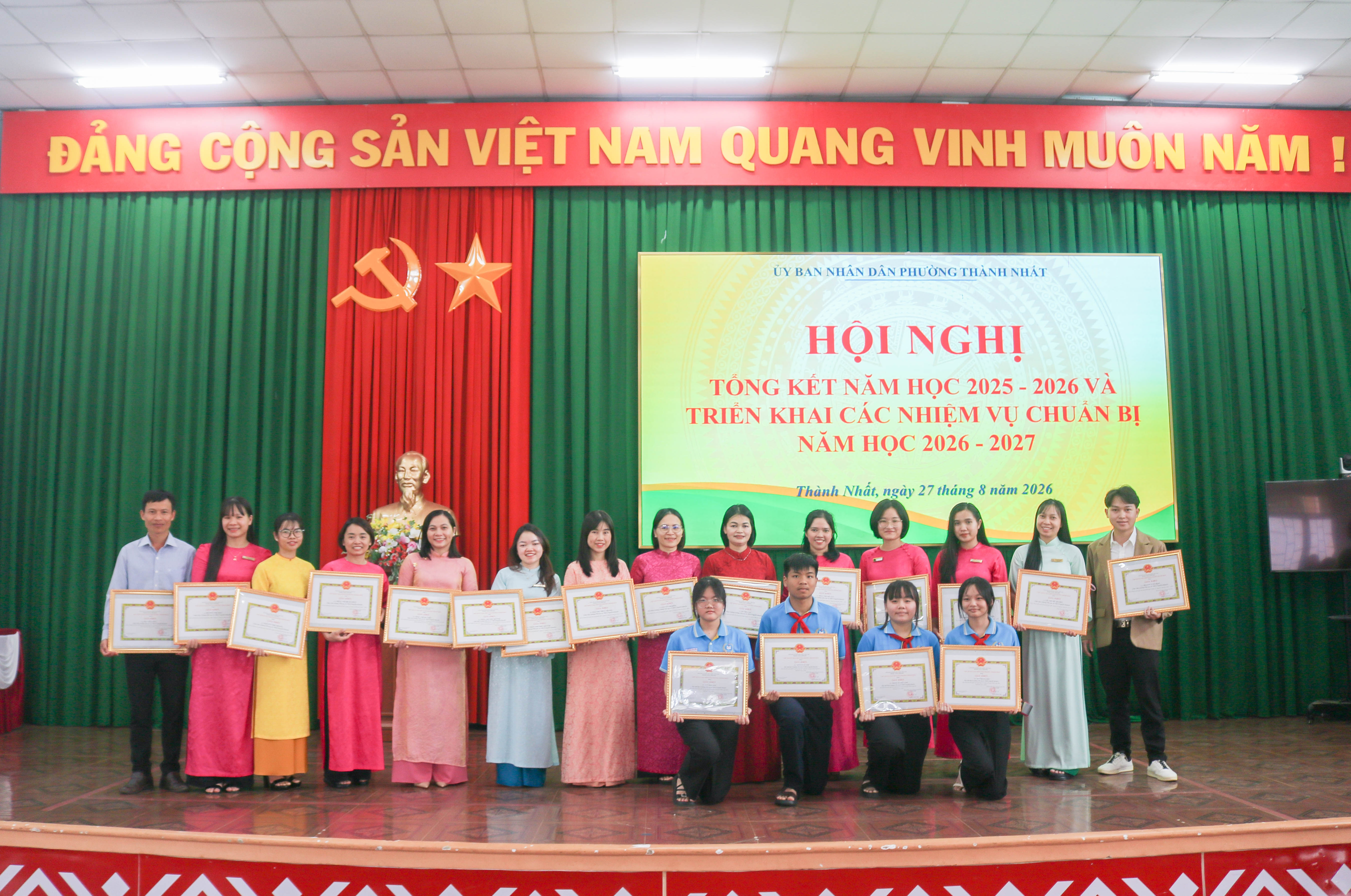 TRƯỜNG TIỂU HỌC & THCS NGUYỄN KHUYẾN ĐƯỢC VINH DANH, KHEN THƯỞNG TẠI HỘI NGHỊ TỔNG KẾT NĂM HỌC 2025 – 2026